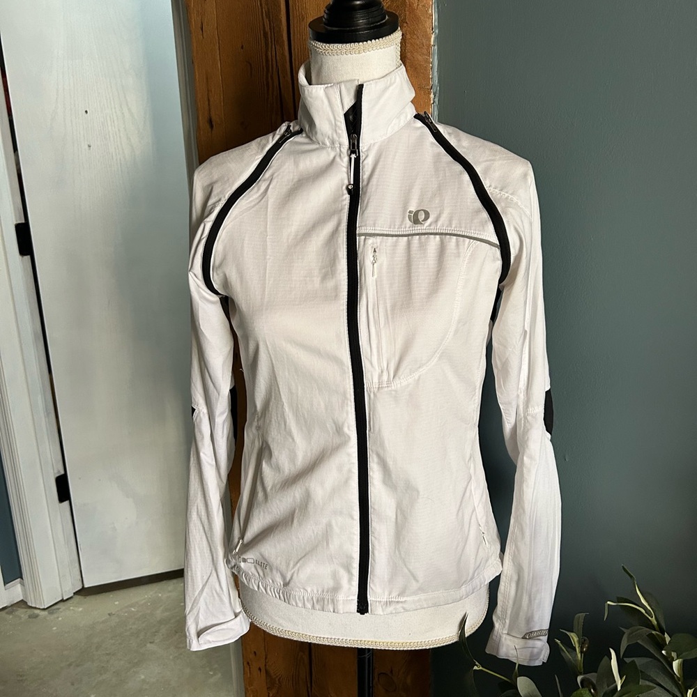 Pearl Izumi jacket with removable sleeves.